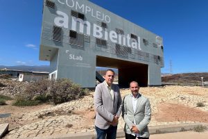 Presidente (derecha) y vicepresidente de ACANEC
