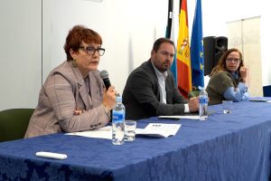 Consejera del Gobierno de Canarias con presidente de Femete y vicedirectora del CIFP