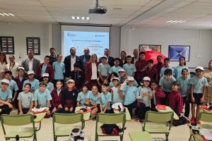 Zurita y profesionales industriales con alumnado infantil de Santa María del Mar 18