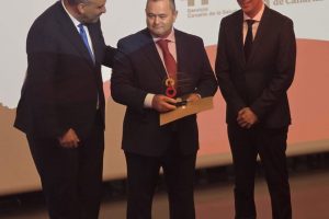 Femete recibe premio donación de sangre 280626